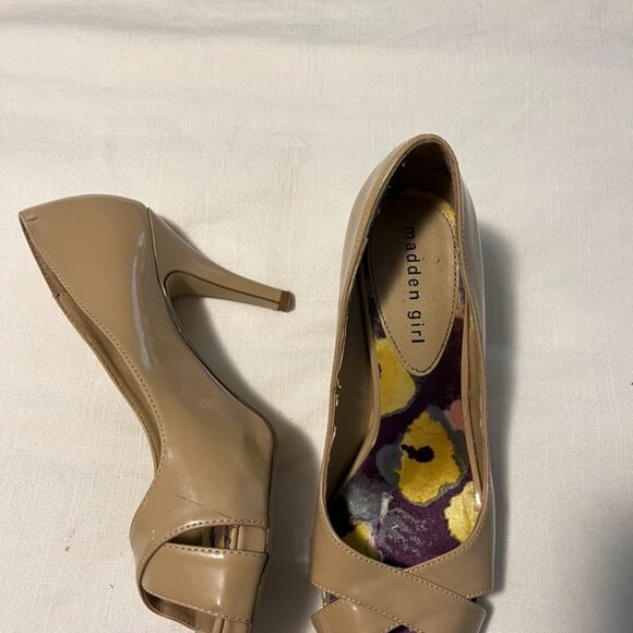Madden Girl tan patent leather peep toe heels - Picture 3 of 6